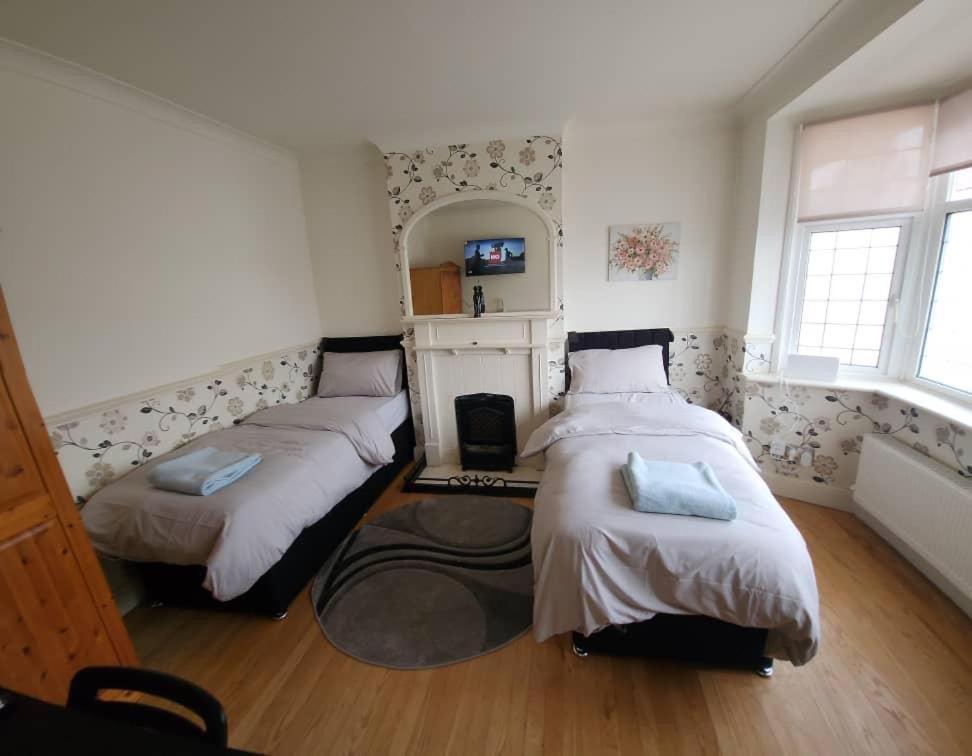 Cosy 4 Bed Home Edmonton Esterno foto