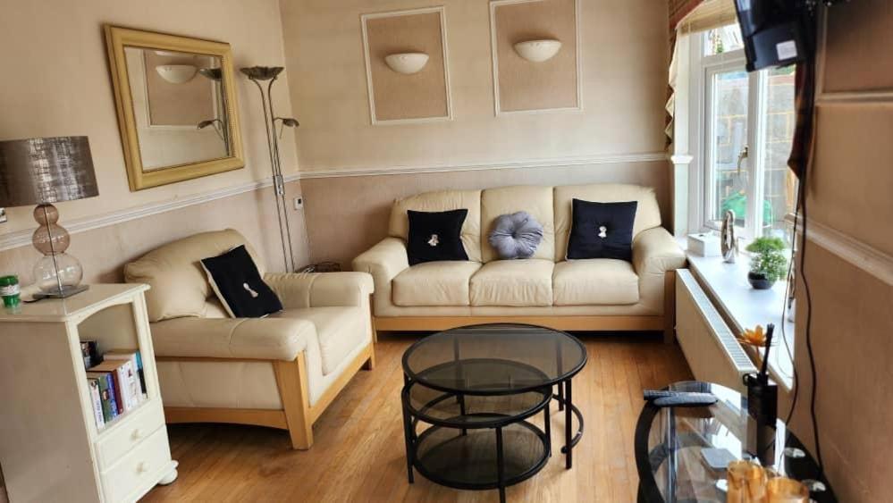 Cosy 4 Bed Home Edmonton Esterno foto