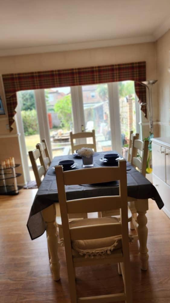 Cosy 4 Bed Home Edmonton Esterno foto