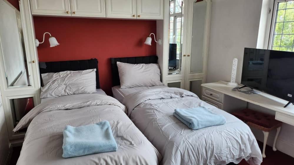 Cosy 4 Bed Home Edmonton Esterno foto