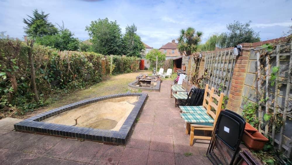 Cosy 4 Bed Home Edmonton Esterno foto